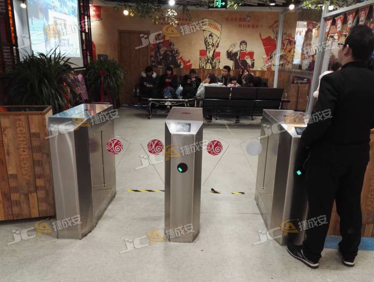 山东省聊城骄龙豆捞自助餐厅翼闸机案例